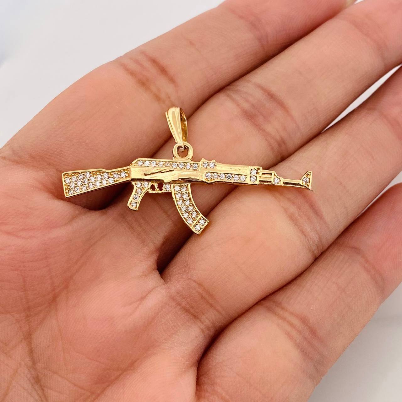 Dije Fusil 3.7g / 1 3/4 in Oro Amarillo  18K