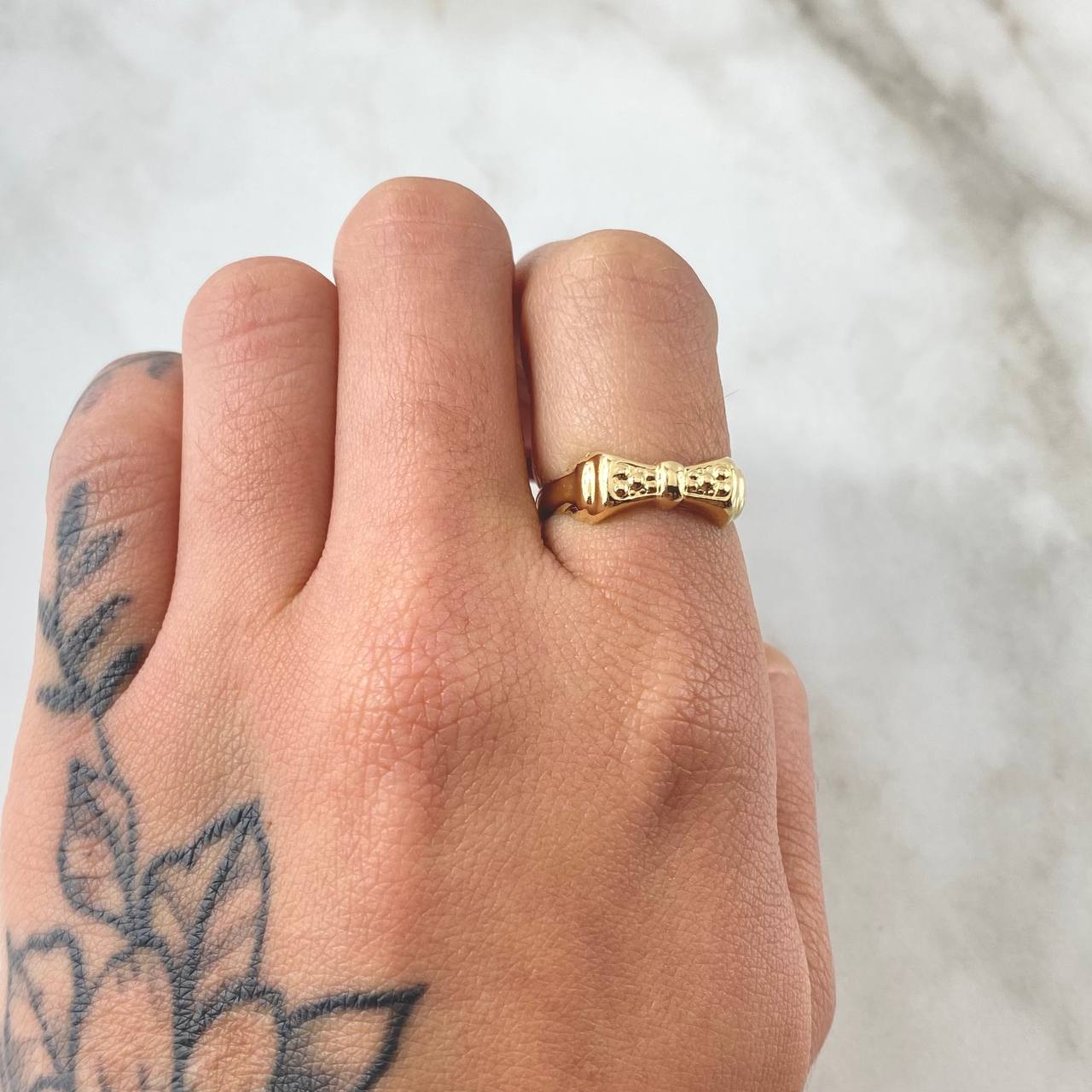 Bow Ring 1.5gr / Size 7 1/4 / 18K Yellow Gold
