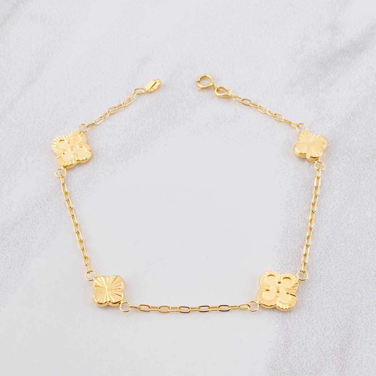 Classic Link Bracelet Clover Diamond Cut 2.7g / 7 1/4 in / 1.65mm 18K Yellow Gold
