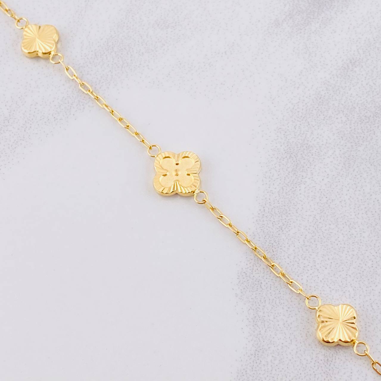 Classic Link Bracelet Clover Diamond Cut 2.7g / 7 1/4 in / 1.65mm 18K Yellow Gold