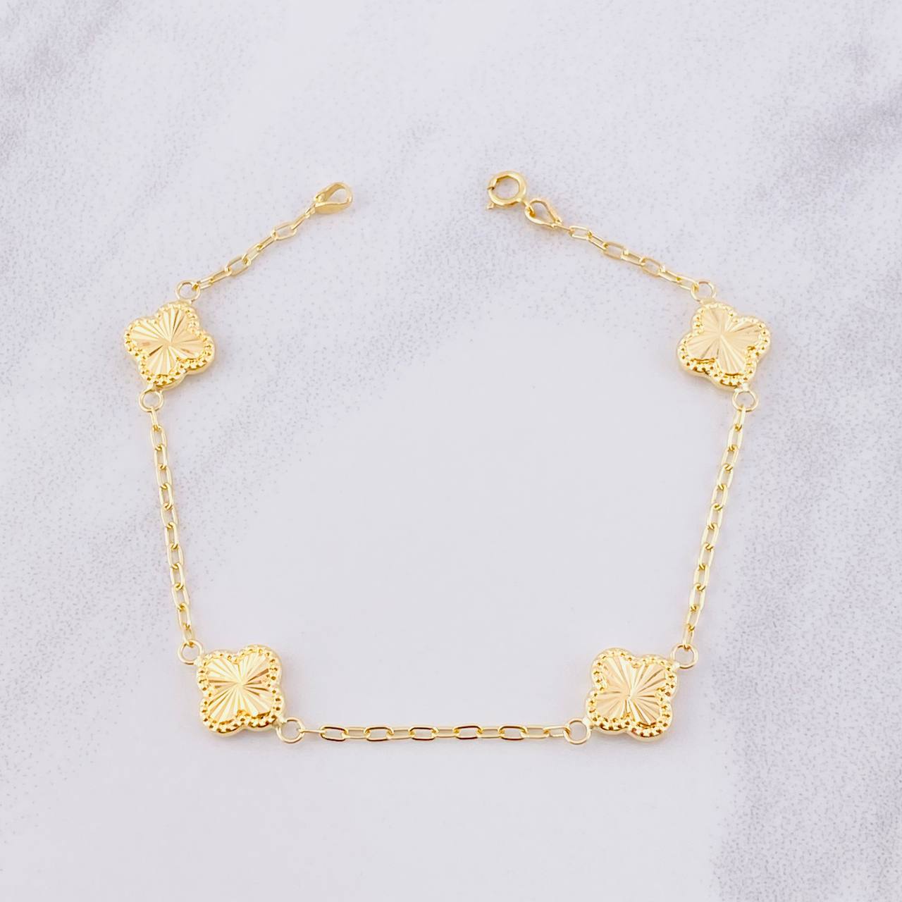 Pulso Aro Seguido Trébol Diamantado 2.9g / 7 1/4 in / 1.65mm Oro Amarillo 18K