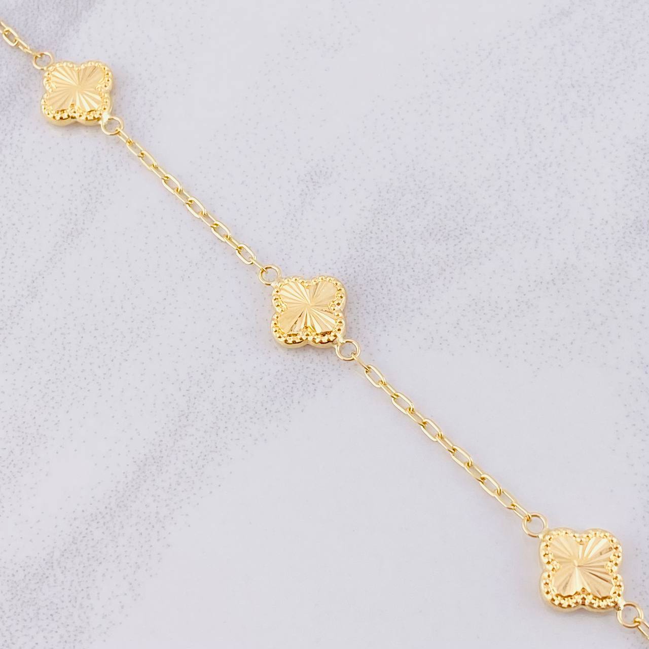 Pulso Aro Seguido Trébol Diamantado 2.9g / 7 1/4 in / 1.65mm Oro Amarillo 18K