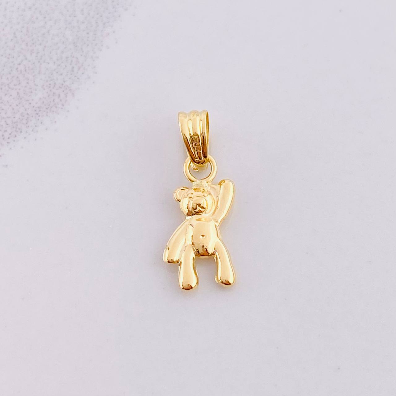 Dije Oso Mano Arriba 0.45g / 3/4 in Oro Amarillo 18K