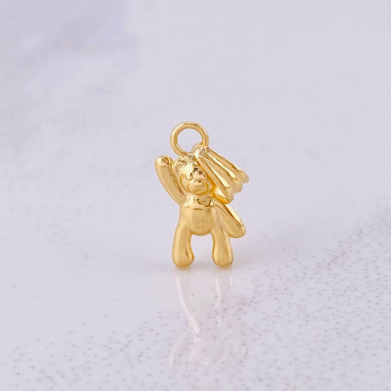 Dije Oso Mano Arriba 0.45g / 3/4 in Oro Amarillo 18K