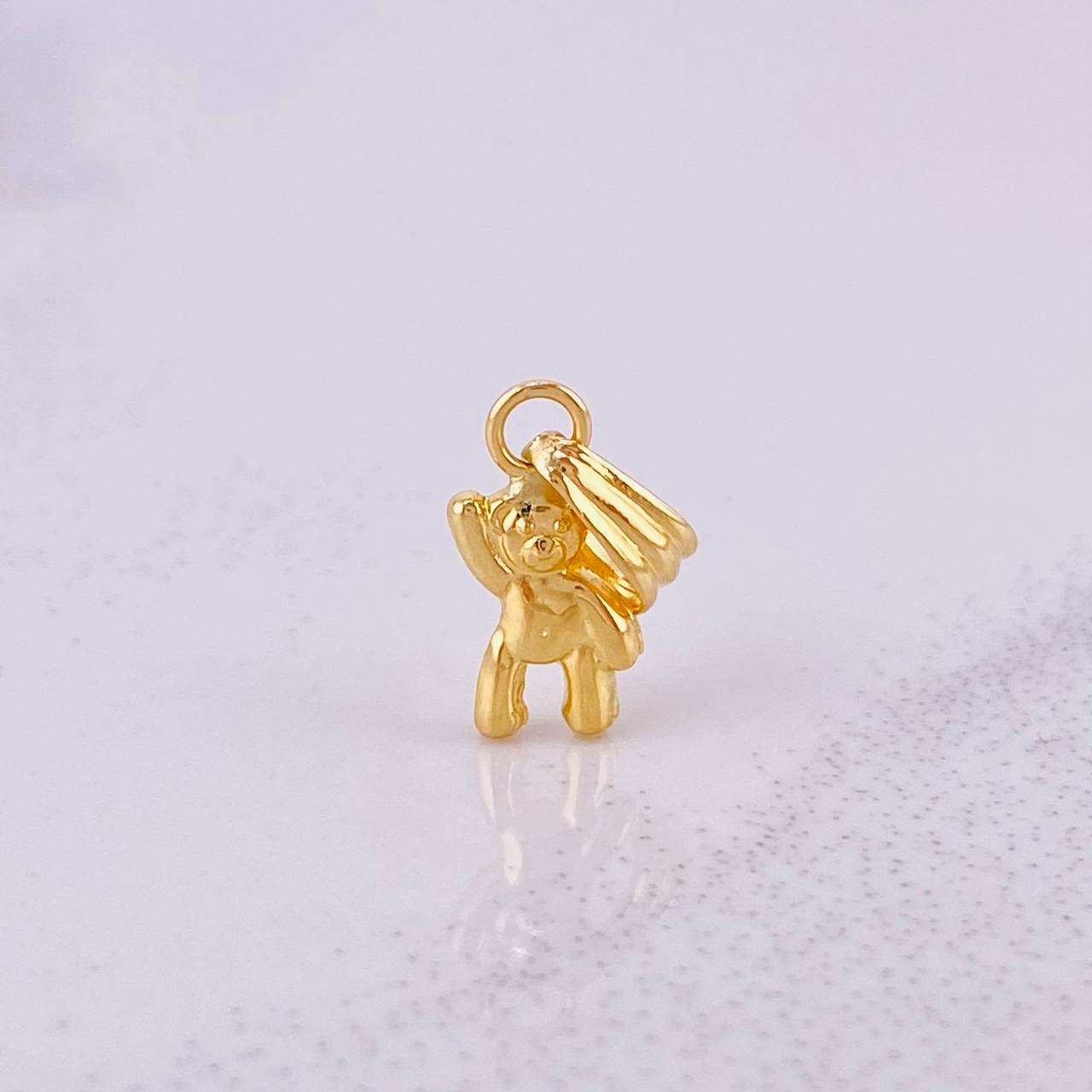 Dije Oso Mano Arriba 0.4g / 3/4 in Oro Amarillo 18K