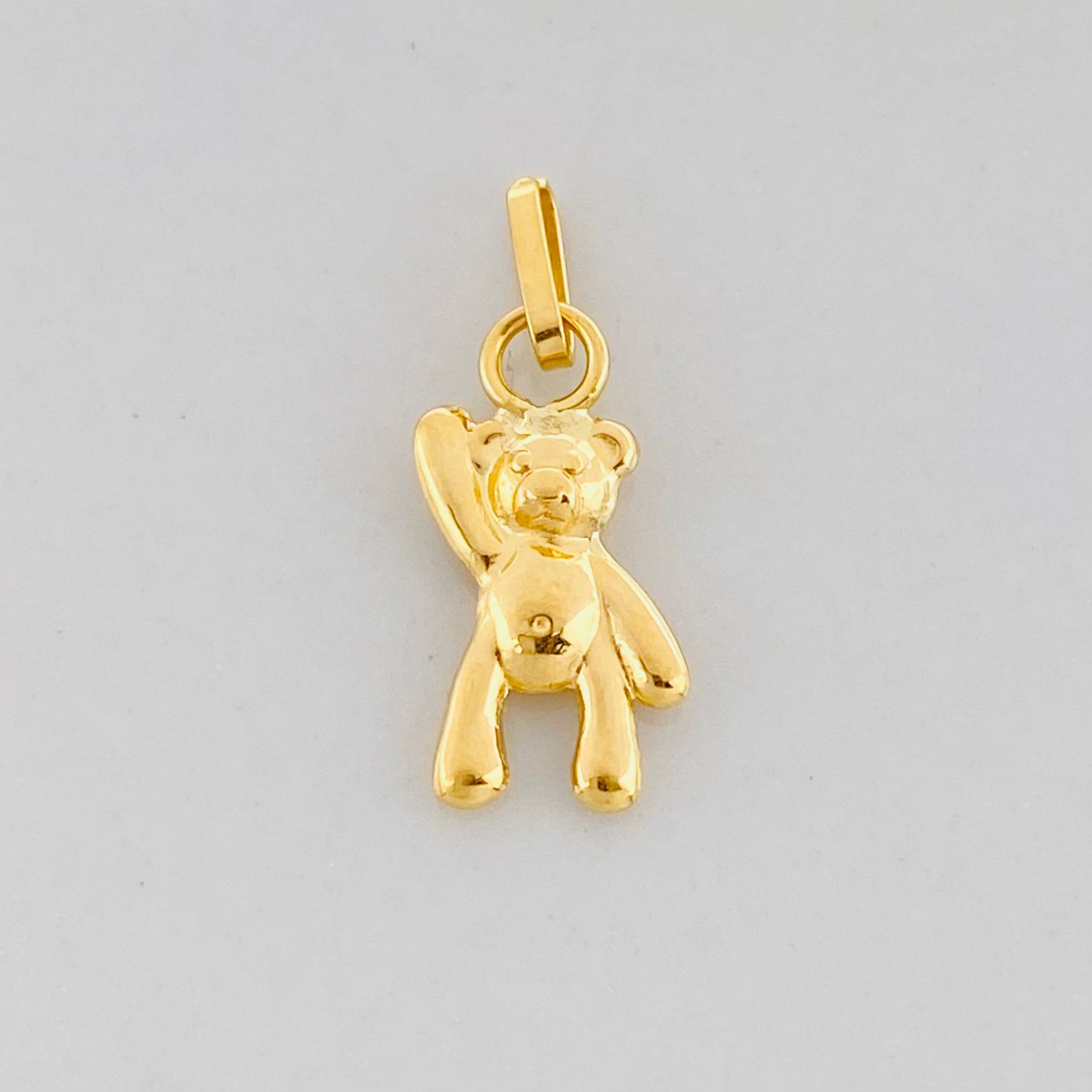 Pendant Bear Hand Up 0.4g / 3/4 in 18K Yellow Gold