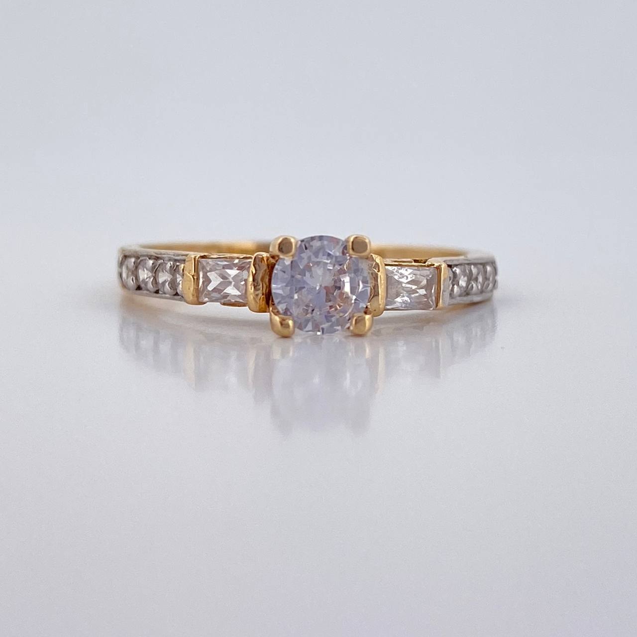 Anillo Solitario Trio 2.1gr / T7 / Oro 18K &