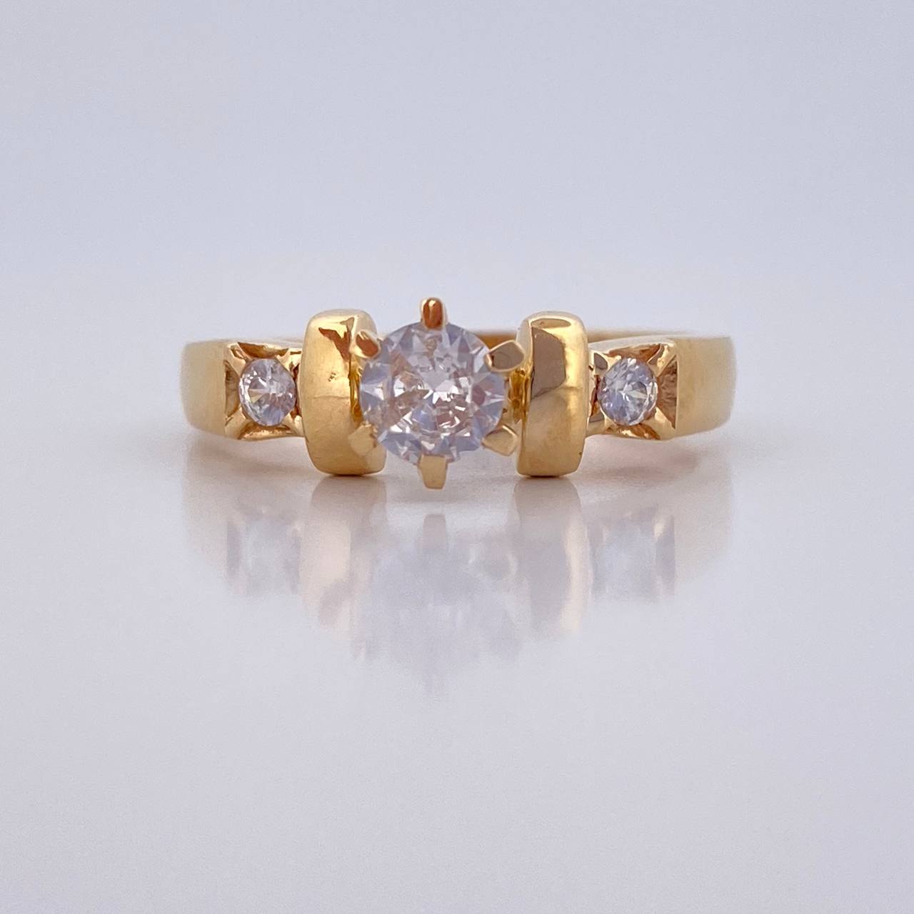 Solitaire Ring 3.1gr / Size 7 1/4 / 18K Gold &