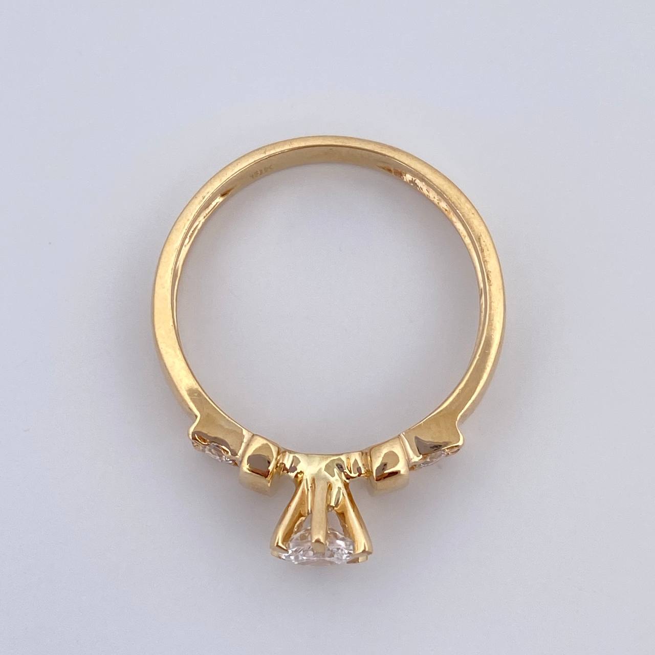Solitaire Ring 3.1gr / Size 7 1/4 / 18K Gold &