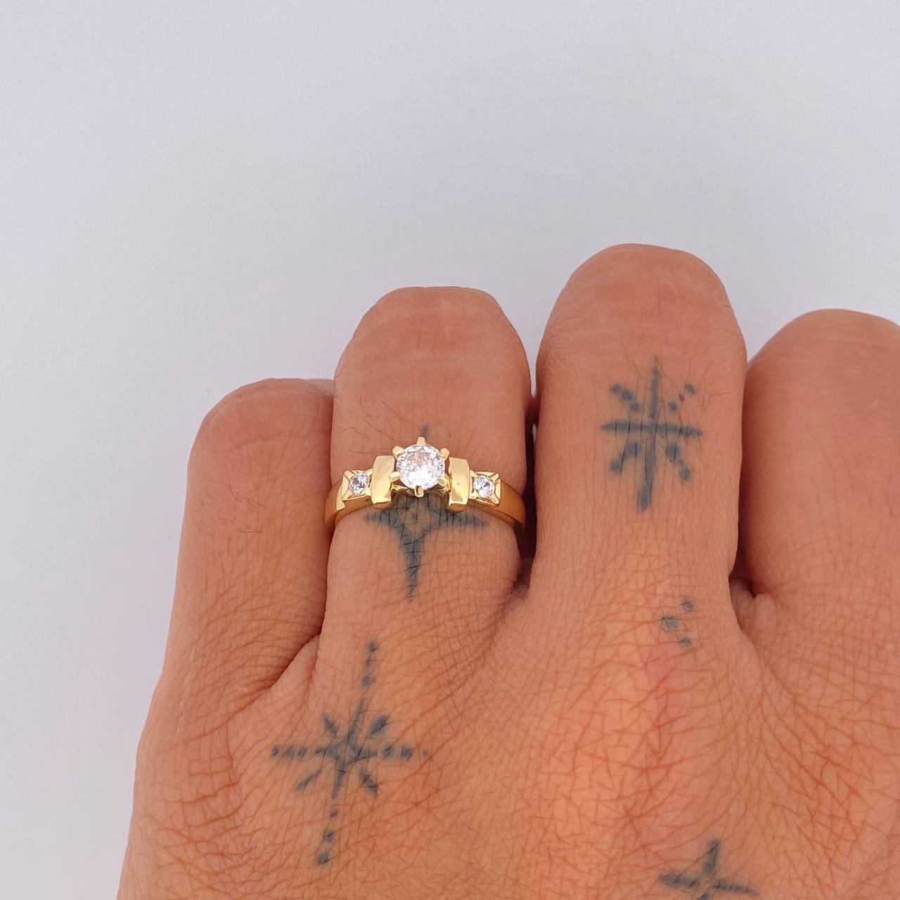 Solitaire Ring 3.1gr / Size 7 1/4 / 18K Gold &