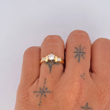 Solitaire Ring 3.1gr / Size 7 1/4 / 18K Gold &