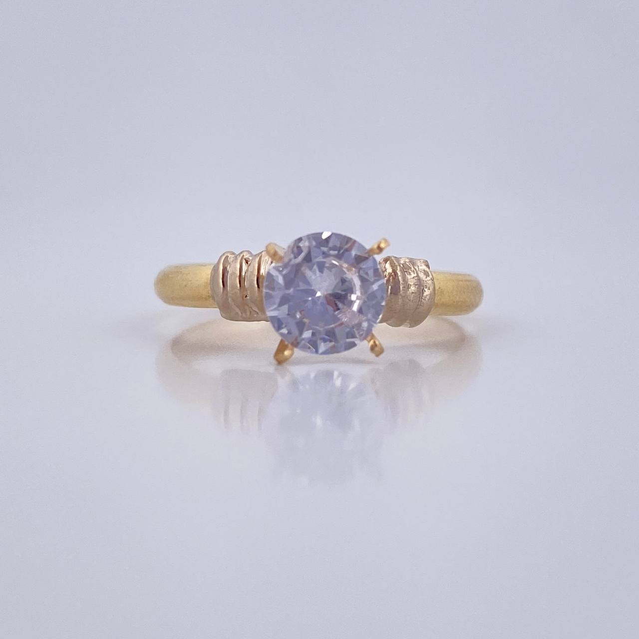 Solitaire Ring 1.5gr / Size 7 1/4 / 18K Gold &