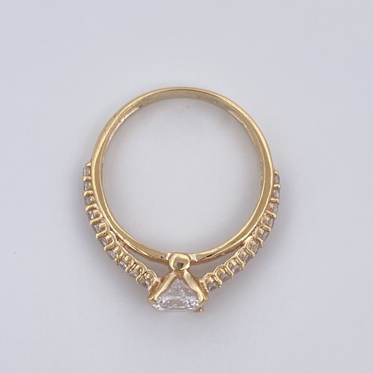 Solitaire Ring Churumbela 2.55gr / Size 7 / 18K Gold &