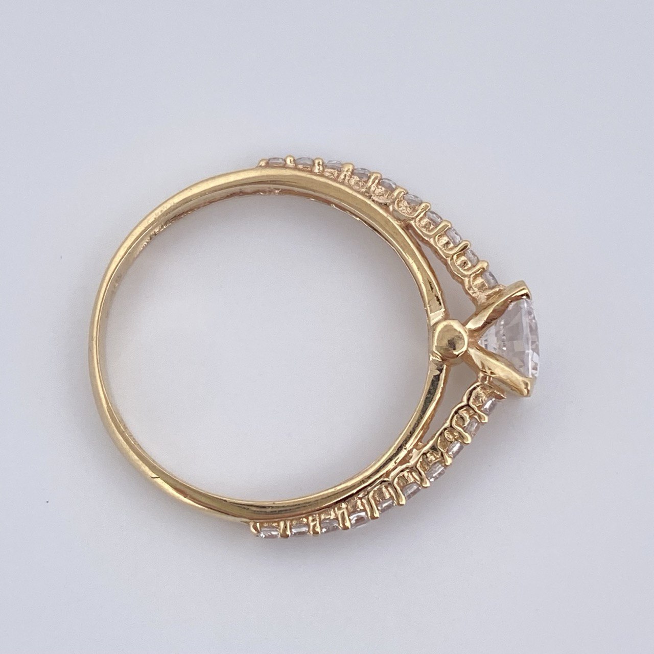 Solitaire Ring Churumbela 2.55gr / Size 7 / 18K Gold &