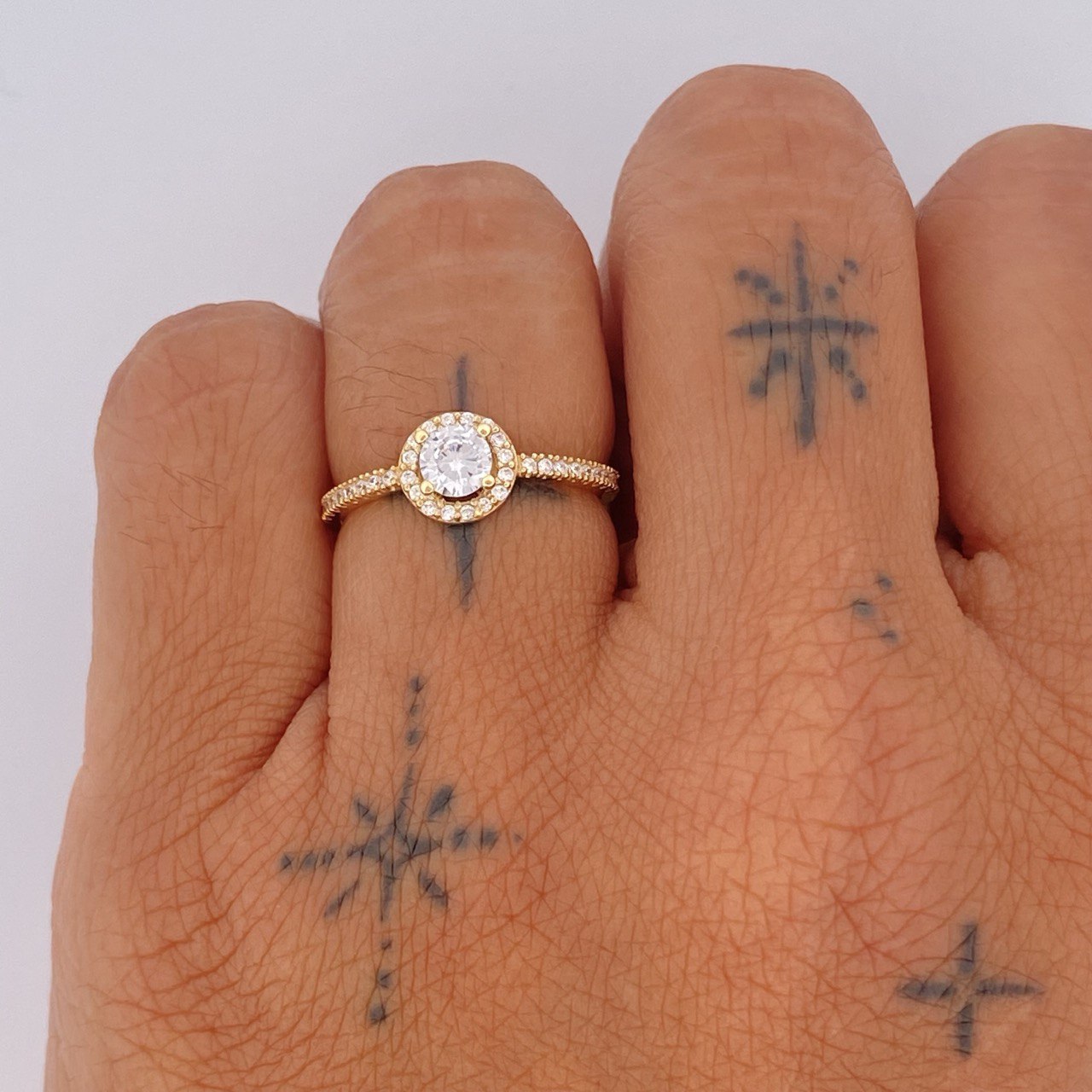 Halo Circle Churumbela Ring 2.05gr / Size 6 / 18K Gold &