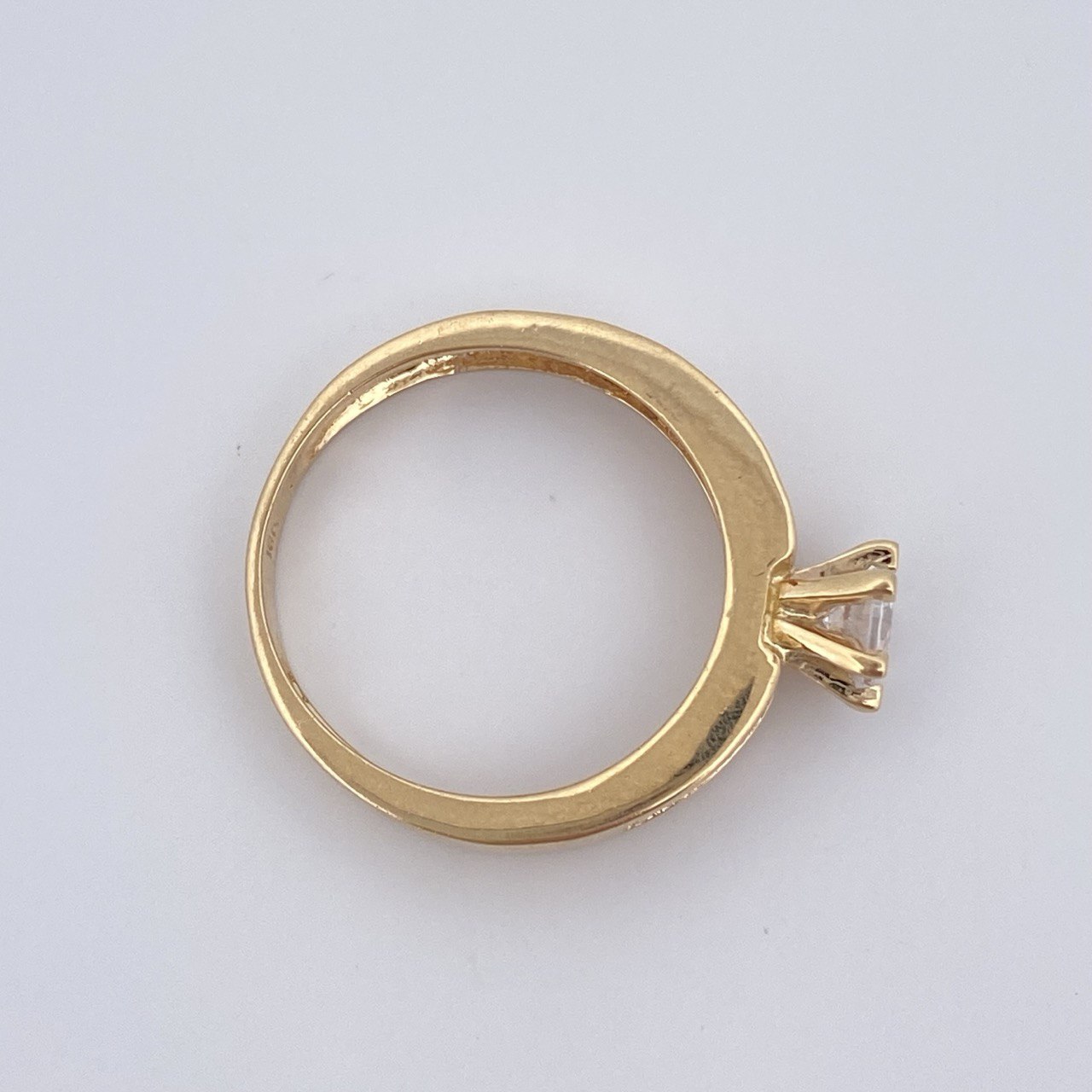 Solitaire Ring Churumbela 3.5gr / Size 6 / 18K Gold &