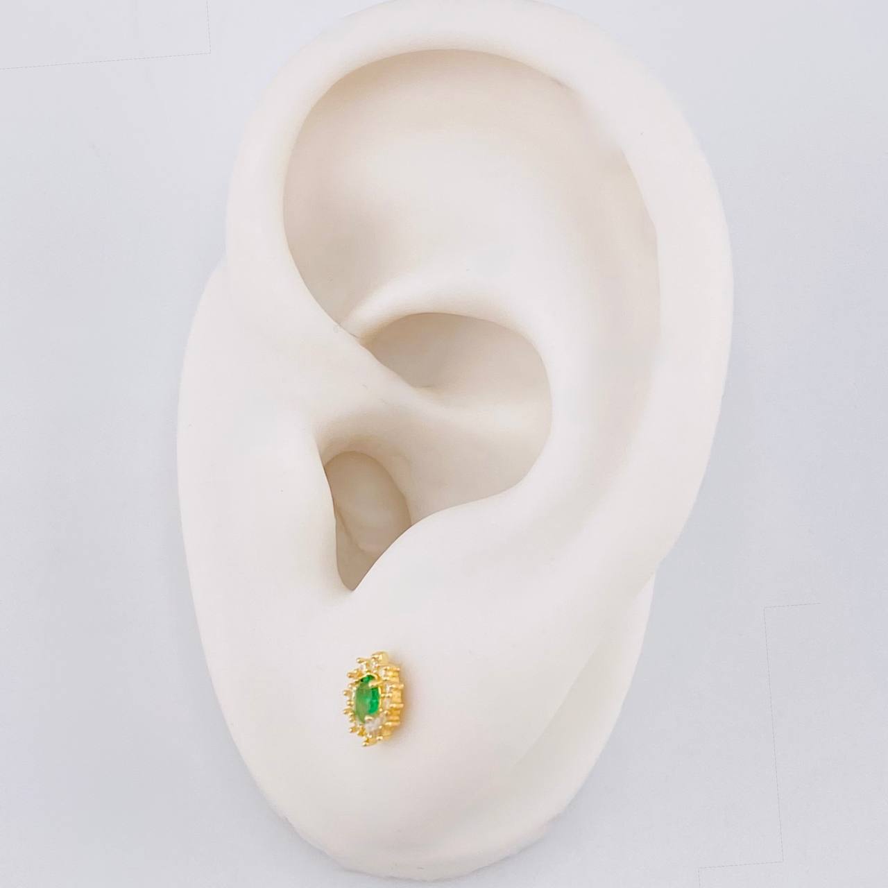 Stud Earrings Halo Oval 0.7 g / in / 6 mm Yellow Gold 18K