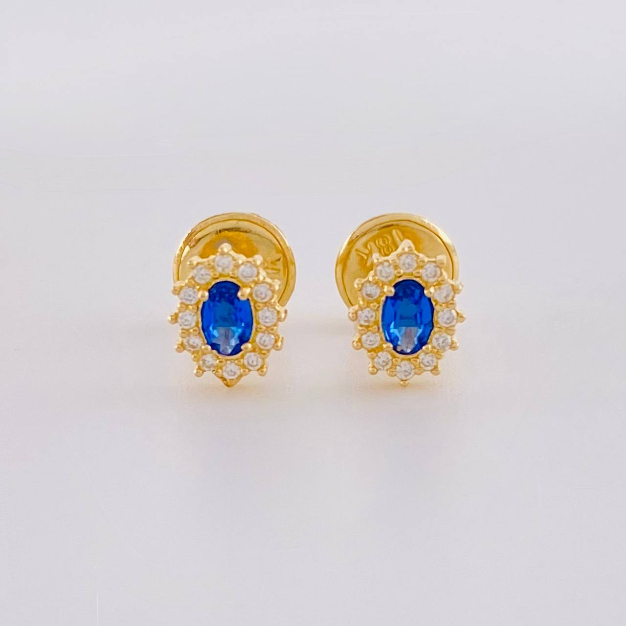 Stud Earrings Halo Oval 0.7 g / in / 6 mm Yellow Gold 18K