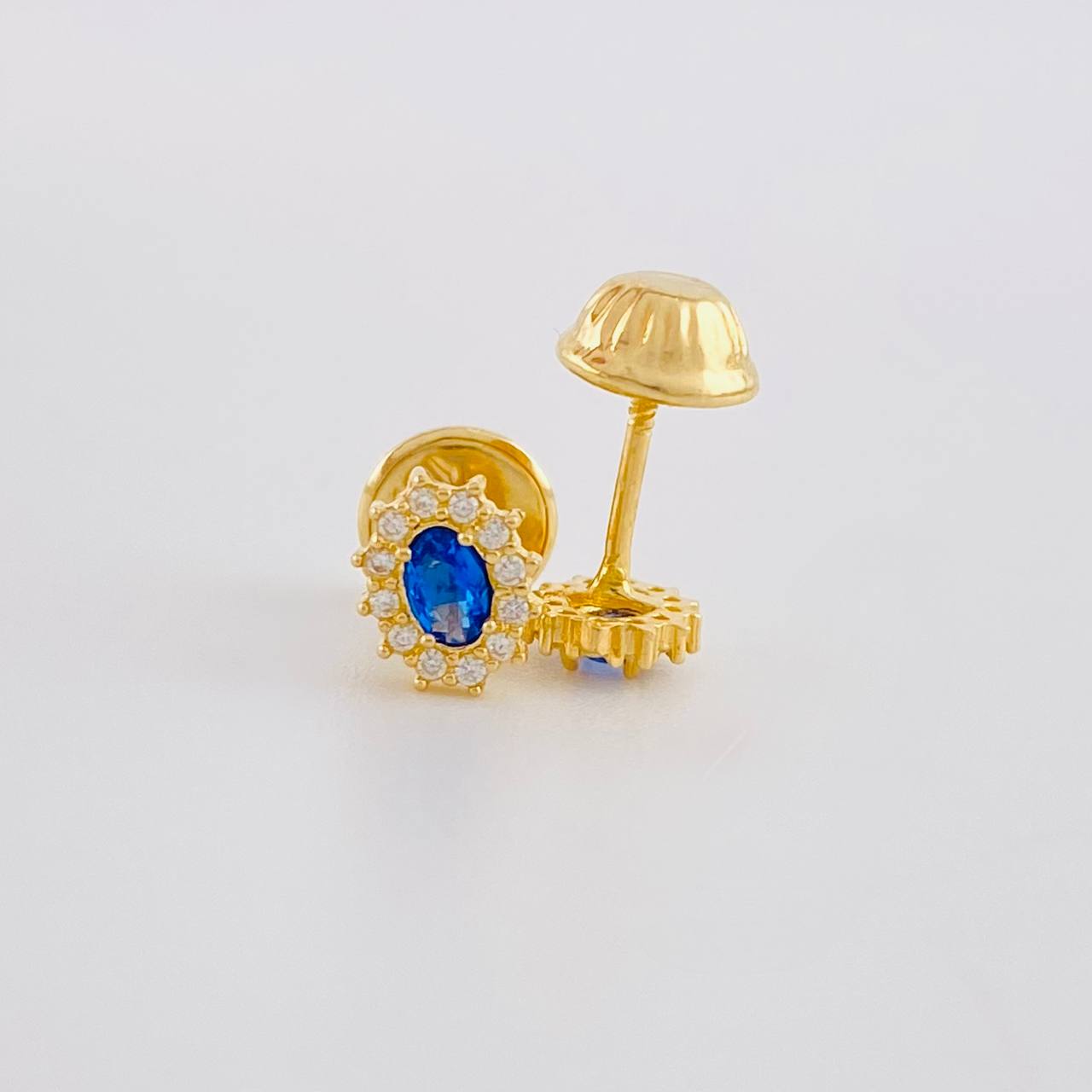 Stud Earrings Halo Oval 0.75 g / in / 6 mm Yellow Gold 18K