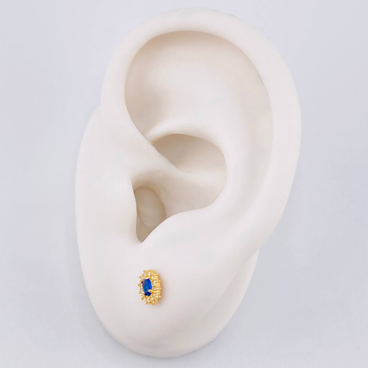 Stud Earrings Halo Oval 0.7 g / in / 6 mm Yellow Gold 18K