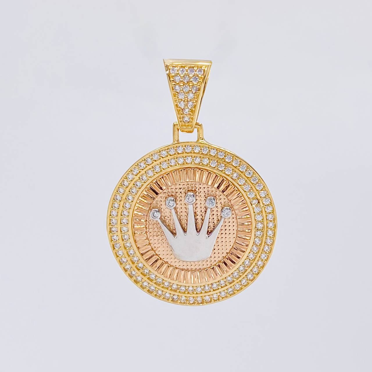 Dije Corona Centinela 6.95 g / 1 1/2 in Tres Oros 18K