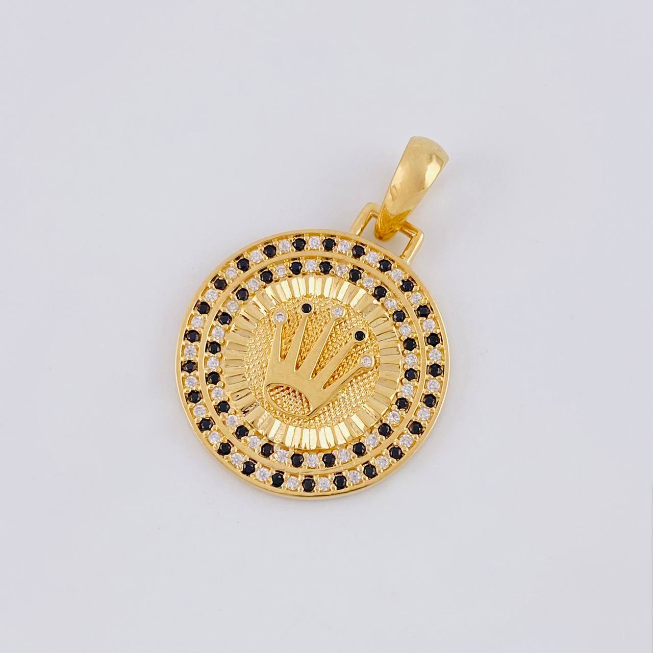 Dije Corona Brillo Único 3.95 g / 1 1/4 in Oro Amarillo 18K