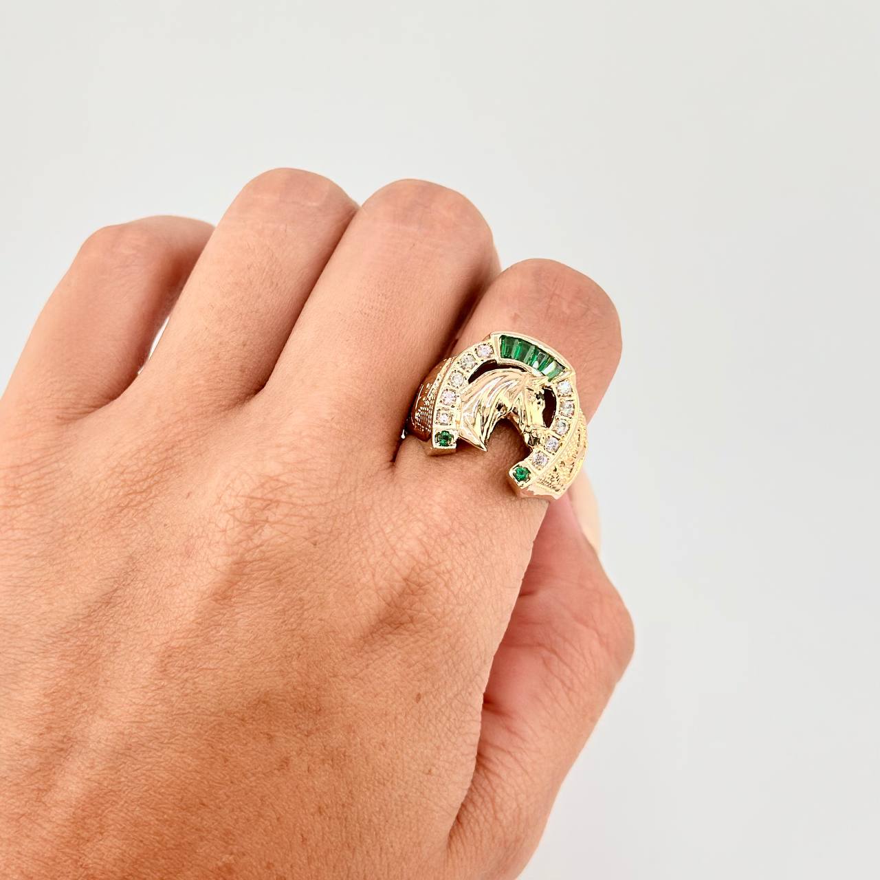 Horse Shoe Ring 7.35 g / Size 9 3/4 Yellow Gold 18K