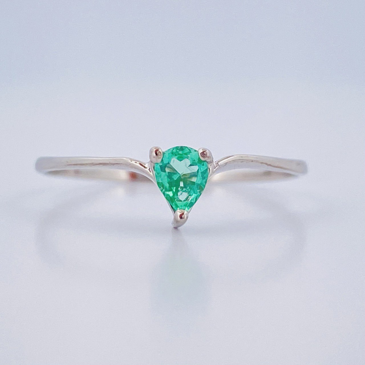 Anillo de Plata Gota  0.6gr / T7 1/2 / Plata Ley 950 +