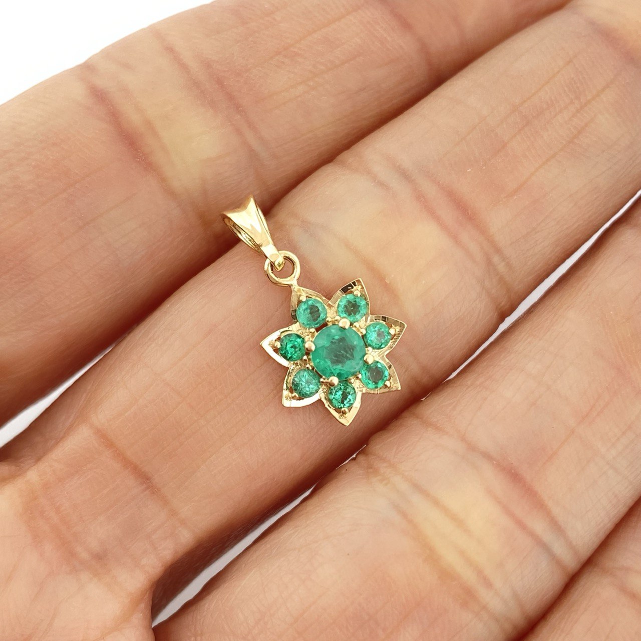 Pendant Flower Jewelry 1.05gr / 3/4 in / 18K Gold +