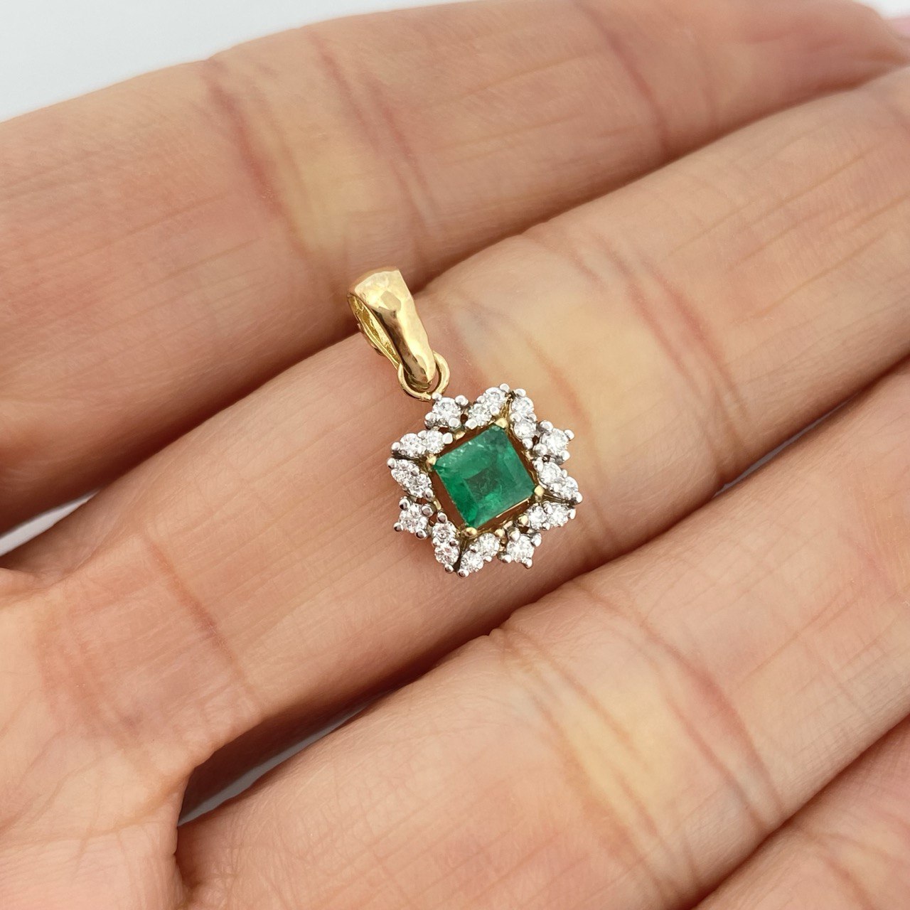 Pendant Jewel Radiance 1.4gr / 3/4 in / 18K Gold +