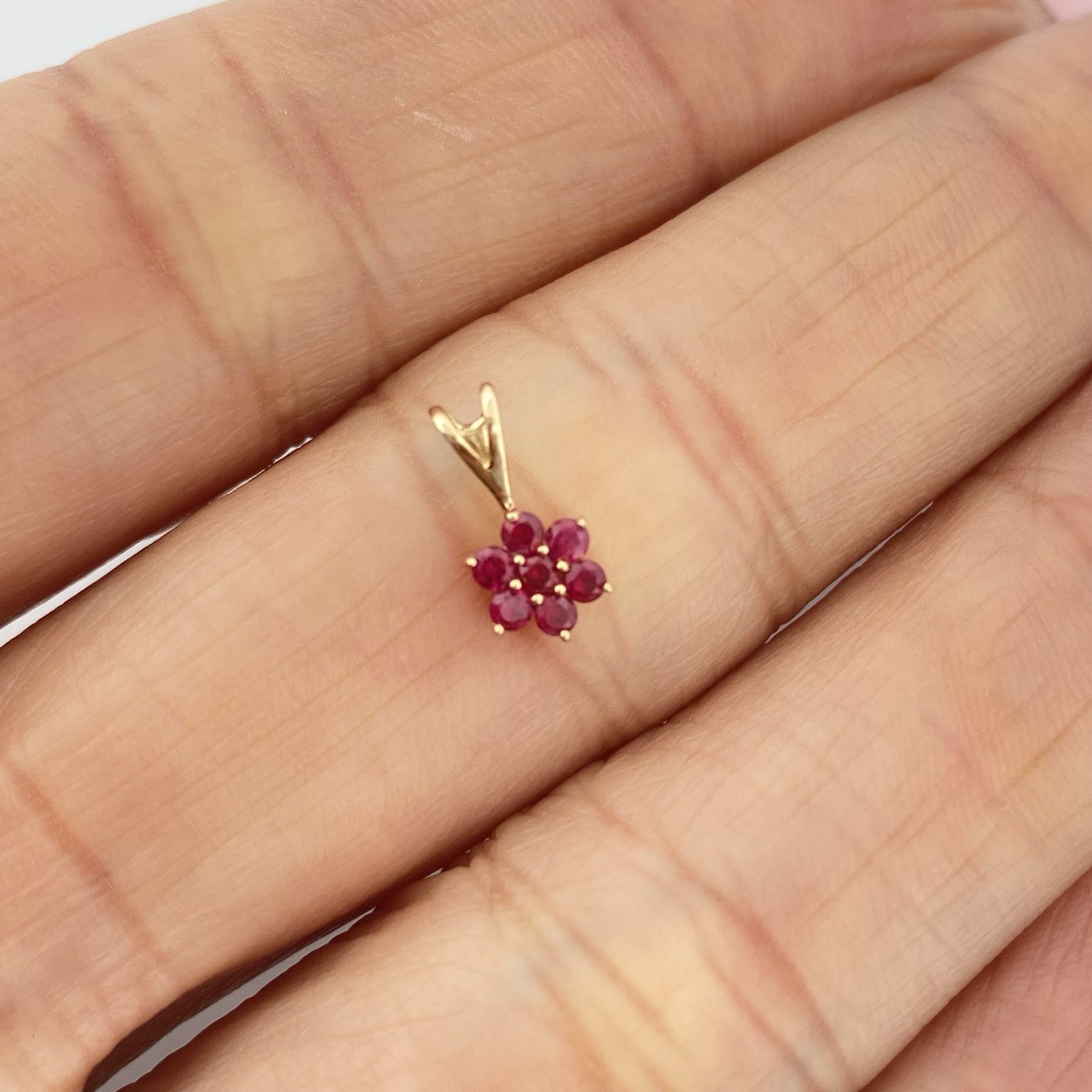 Pendant Hidden Pink Jewel 0.35gr / 1/2 in / 18K Gold +