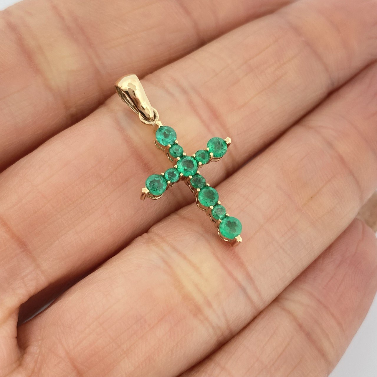 Pendant Jewel Cross Green Light 1.25gr / 1in / 18K Gold +