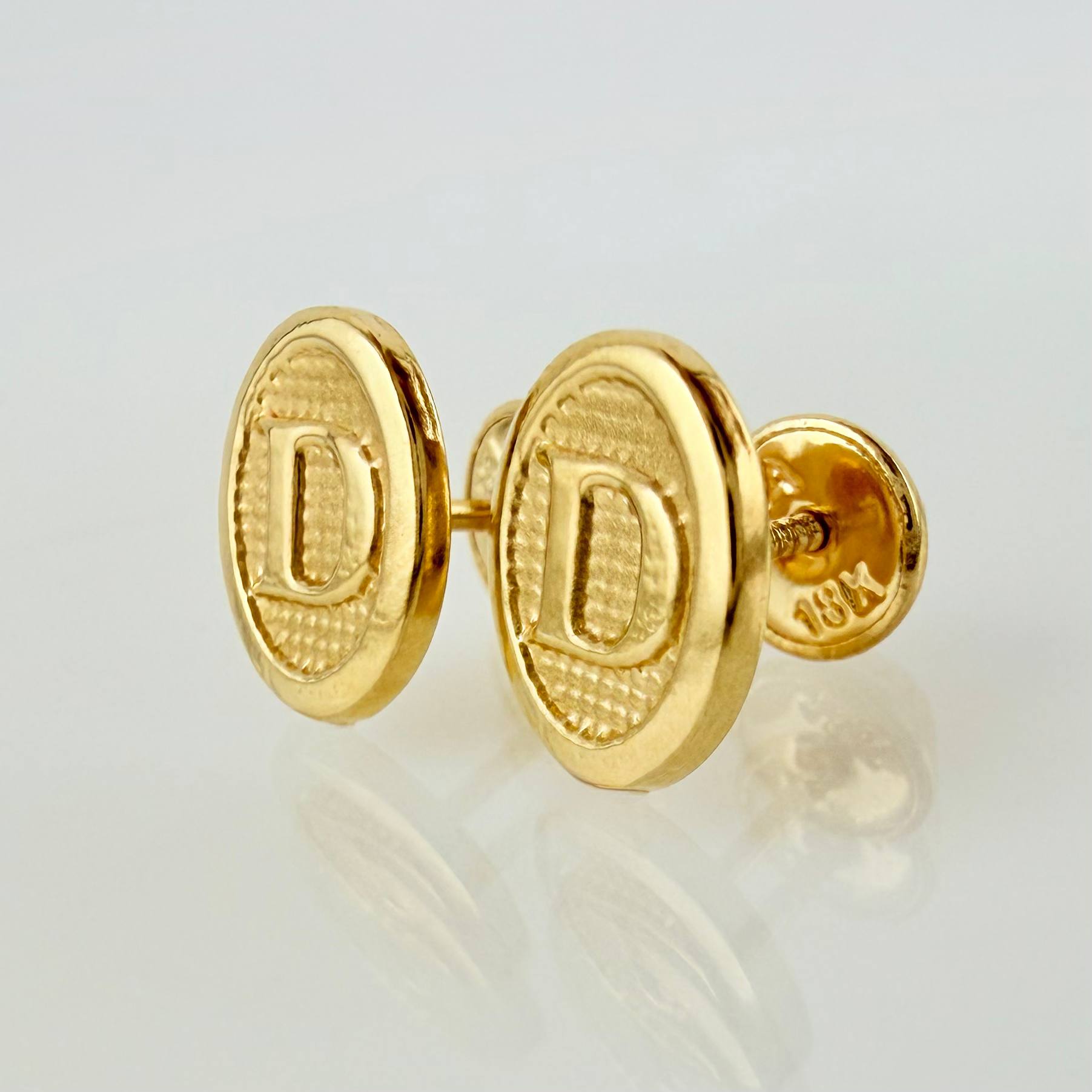 Topos Letra D 0.8gr / 9mm Oro Amarillo 18K *