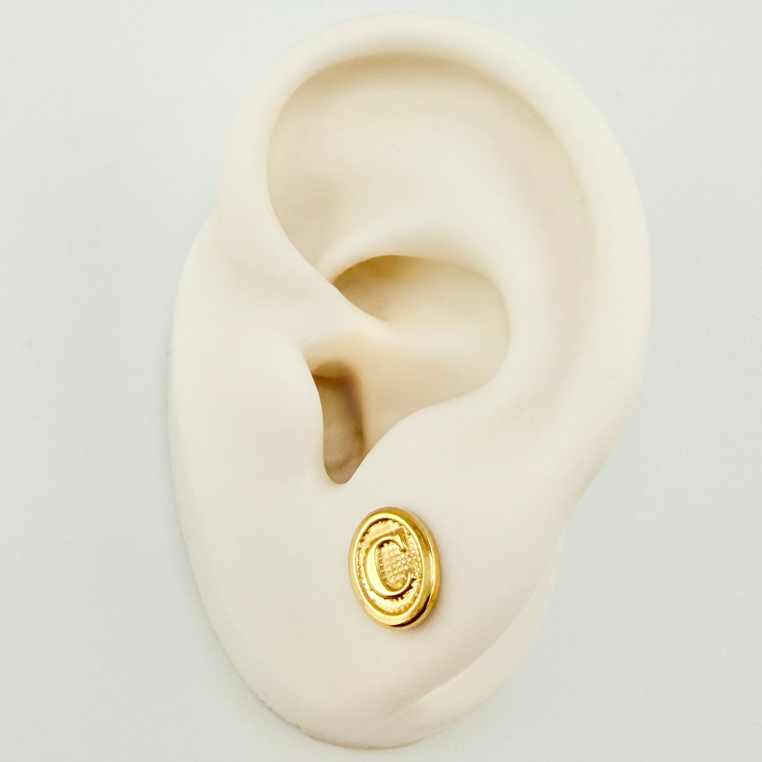 Topos Letra C 0.8gr / 9mm Oro Amarillo 18K