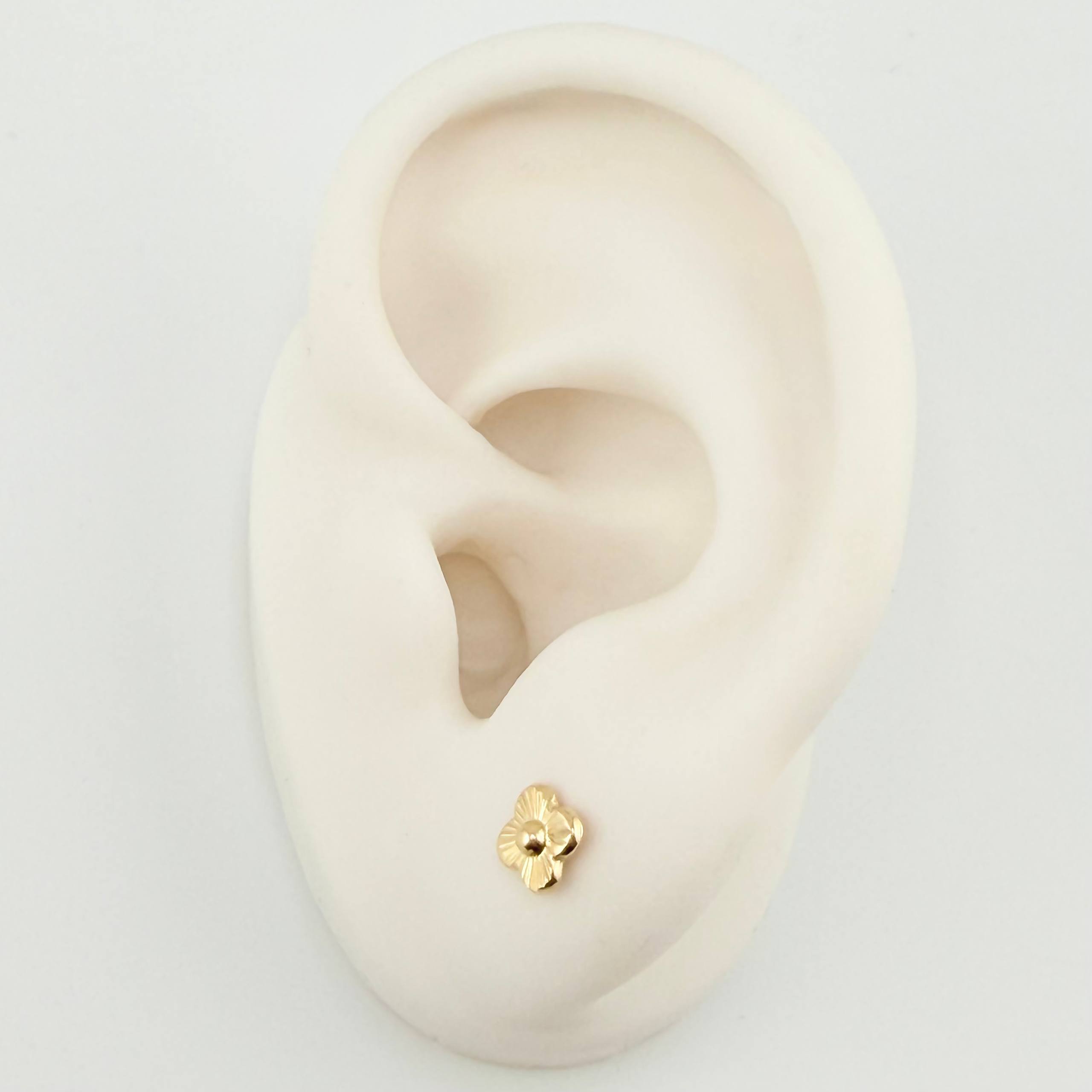 Topos Trebol Dorado 0.6gr / 5mm Oro Amarillo 18K *