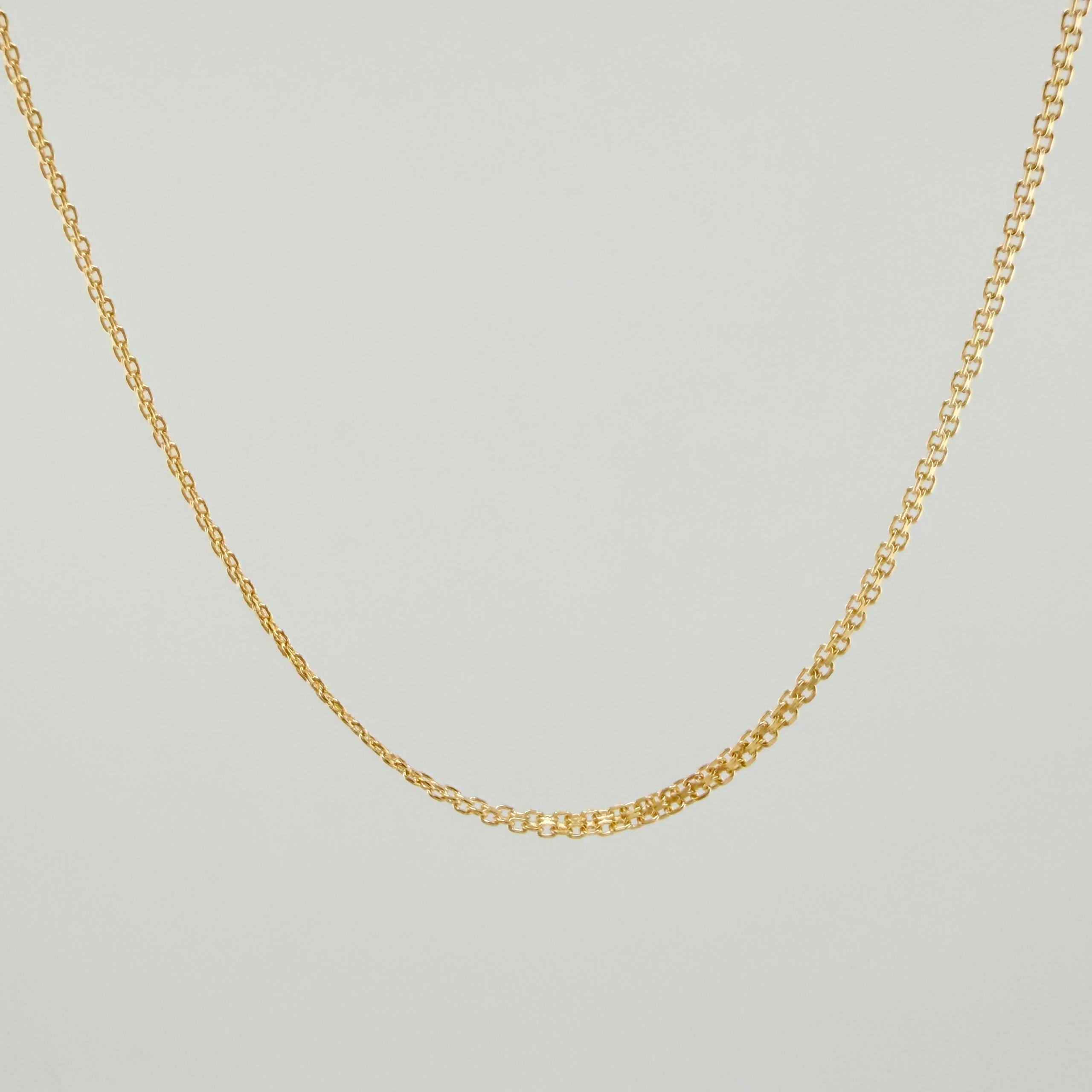 Bismark Chain 3.2gr / 23 1/2 in / 1.5mm Yellow Gold +1 18K ©