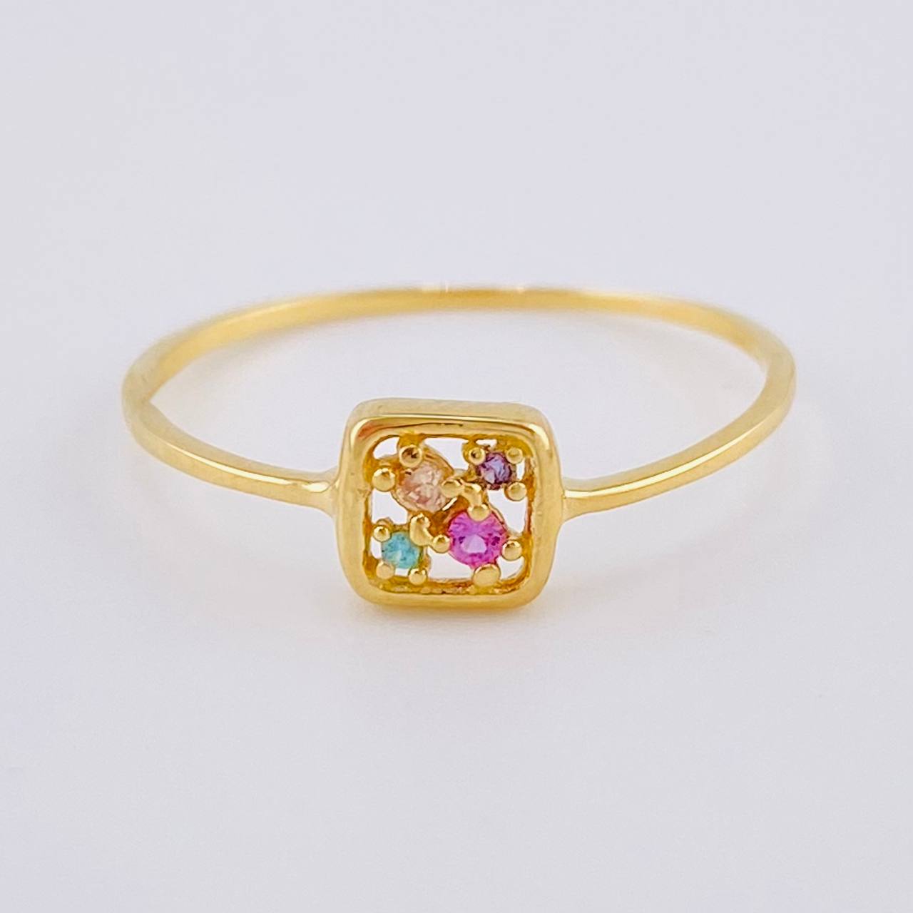 Anillo Cuadro Triqui 0.9 g / T5 1/4 Oro Amarillo 18K