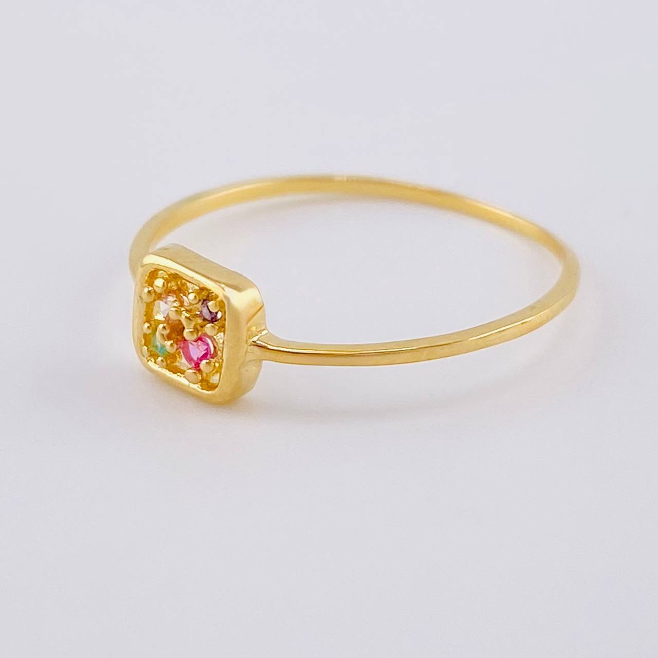 Anillo Cuadro Triqui 0.9 g / T5 1/4 Oro Amarillo 18K