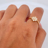 Flower Ring 2.1gr / T6 3/4 / White Zircons 18K Yellow Gold $