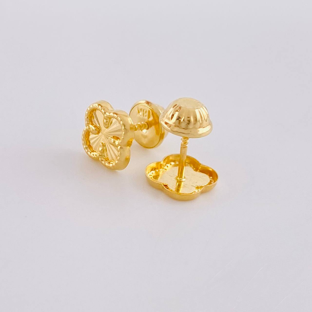 Topos Trebol Diamantado 0.6 g / in / 7.7 mm Oro Amarillo 18K