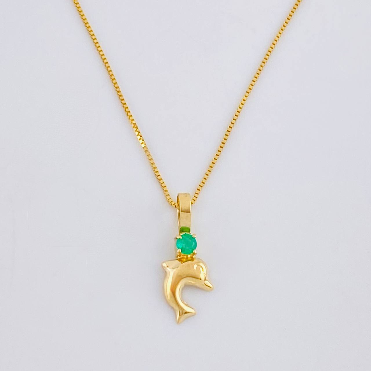 Set Cadena Veneciana + Dije Troquel Delfin Esmeralda 3 Pts / 1.05 g / 17 3/4 in Oro Amarillo 18K