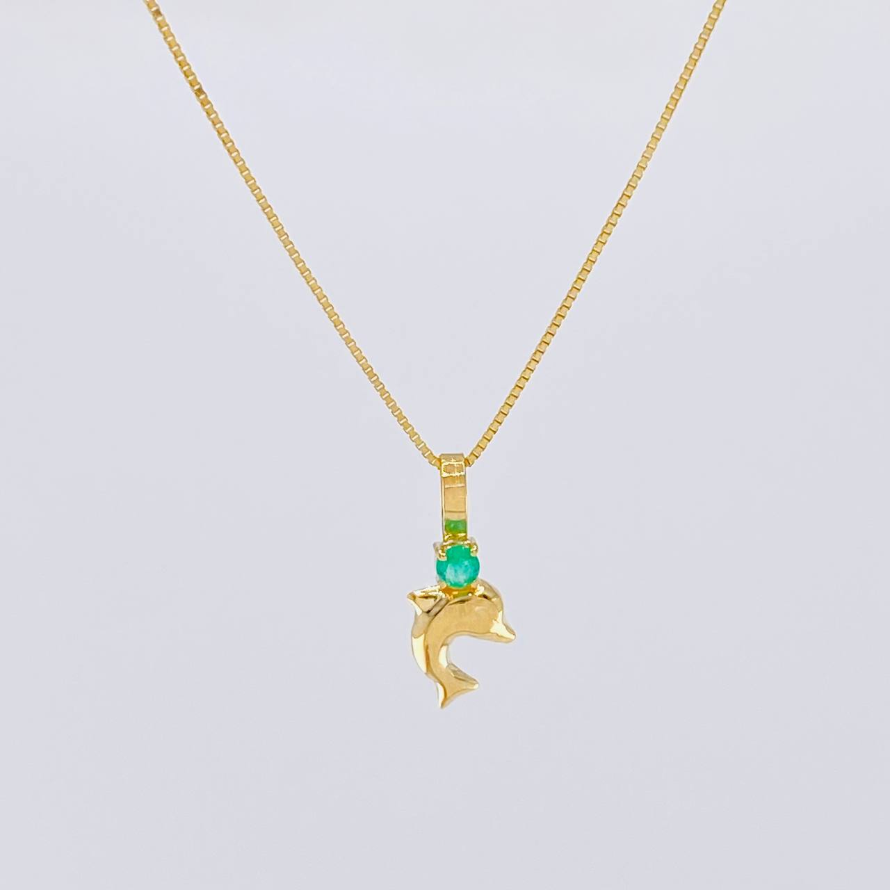 Set Cadena Veneciana + Dije Troquel Delfin Esmeralda 3 Pts / 1.05 g / 17 3/4 in Oro Amarillo 18K
