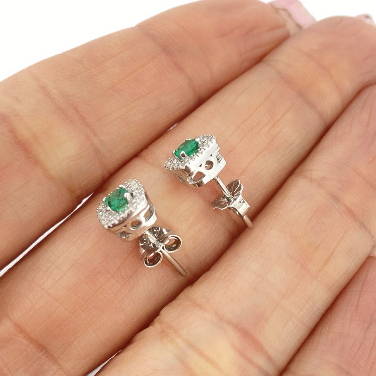 Eternal Shine Stud Earrings 1.6gr / 950 Sterling Silver +