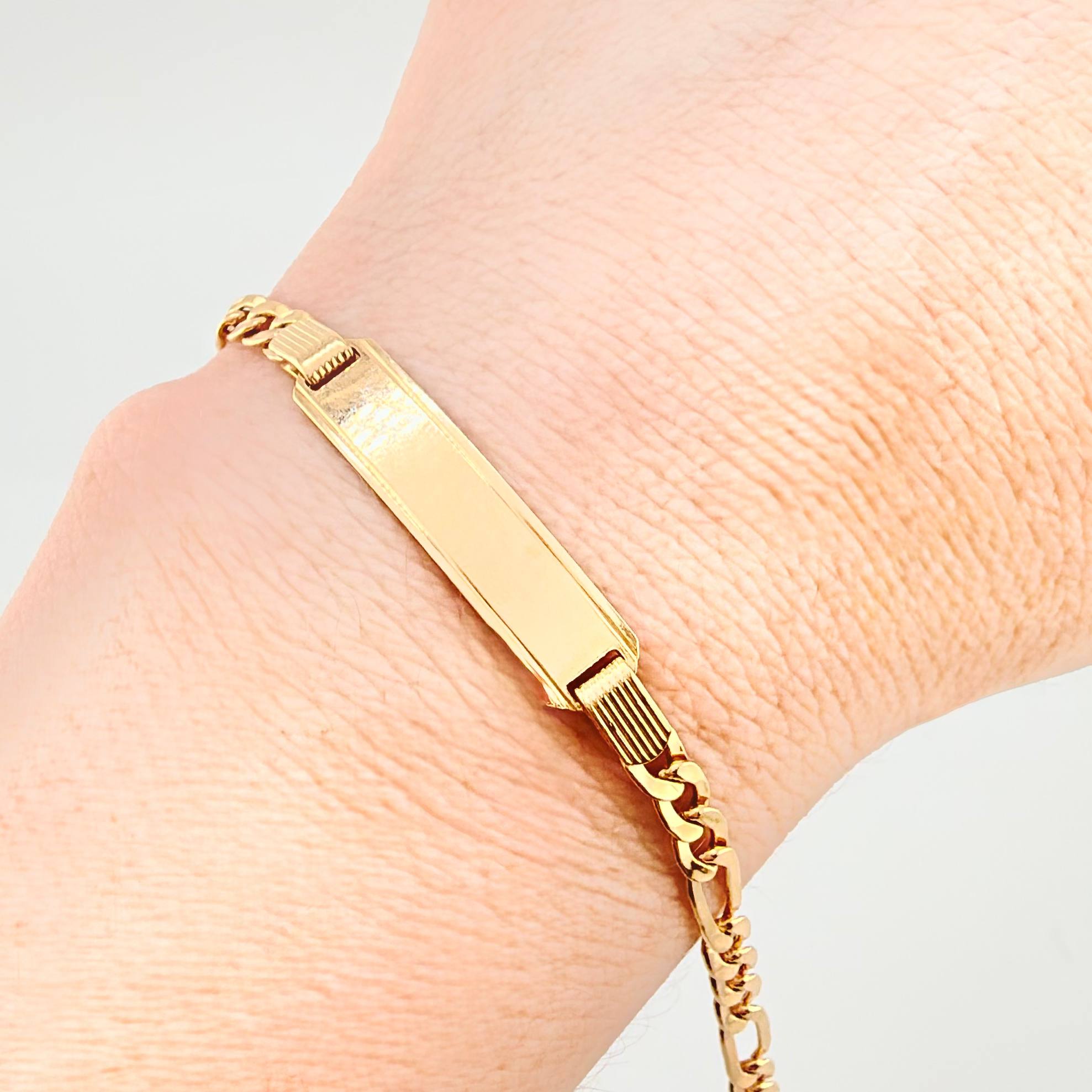 Pulso Figaro Placa 5.85gr / 8 1/4 in / 3.9mm Oro Amarillo 18K