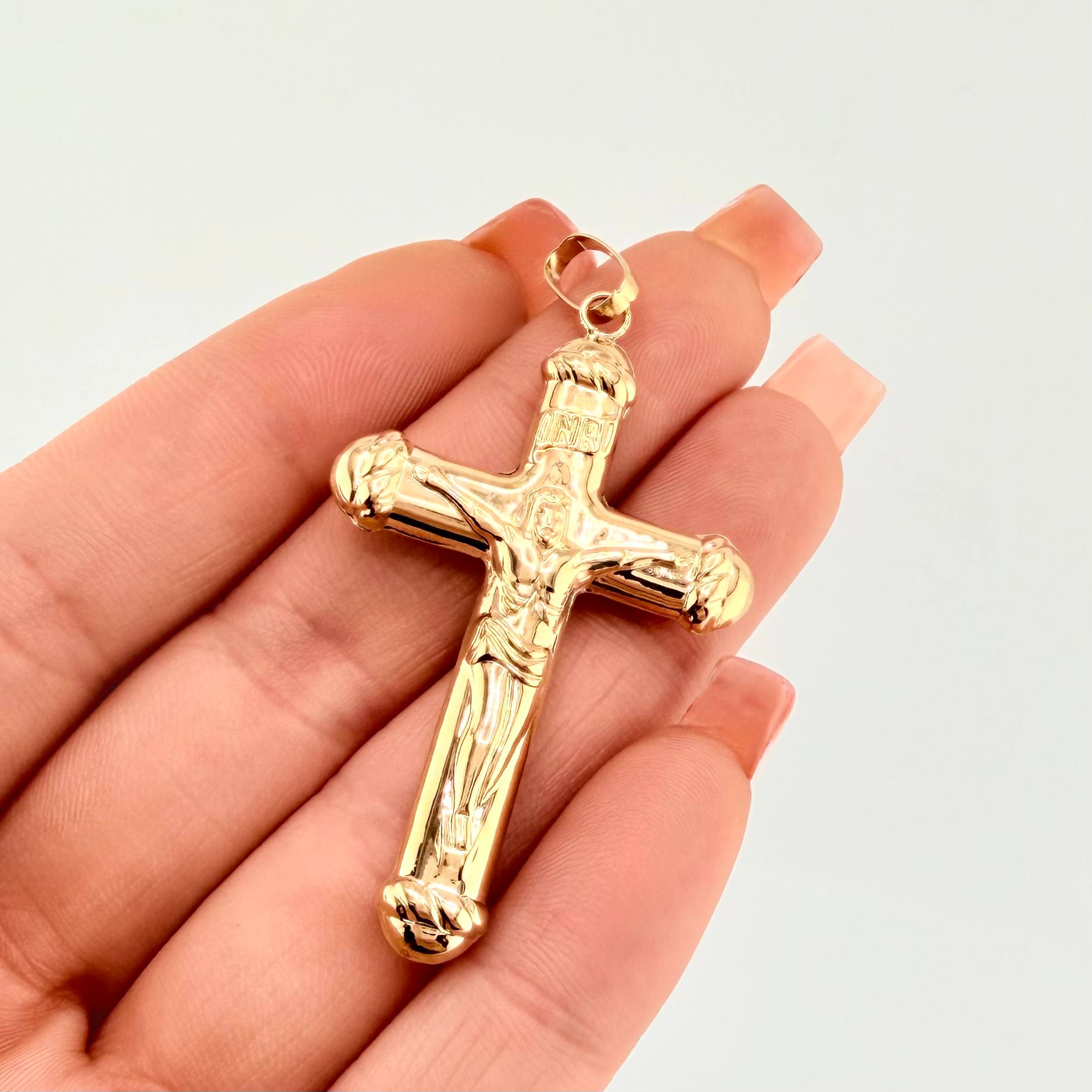 Dije Cruz Cristo 3.15gr / 2 1/4 in / Oro Amarillo 18K *