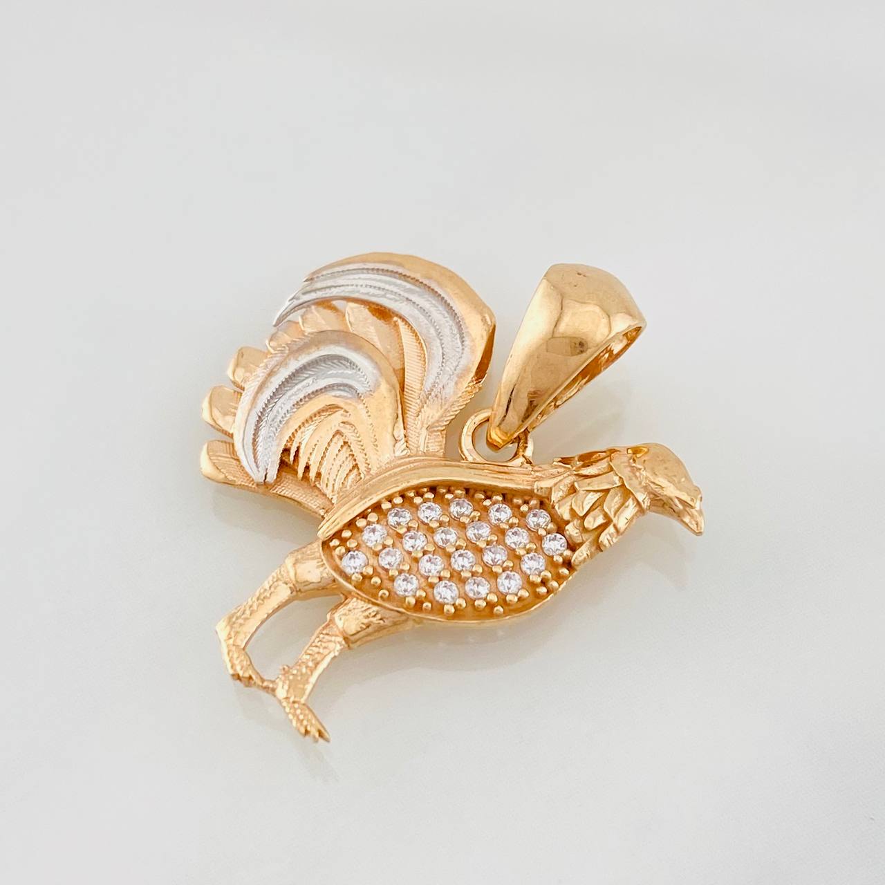 Dije Gallo 2.85g / 3/4 in Dos Oros Blanco Rosa 18K