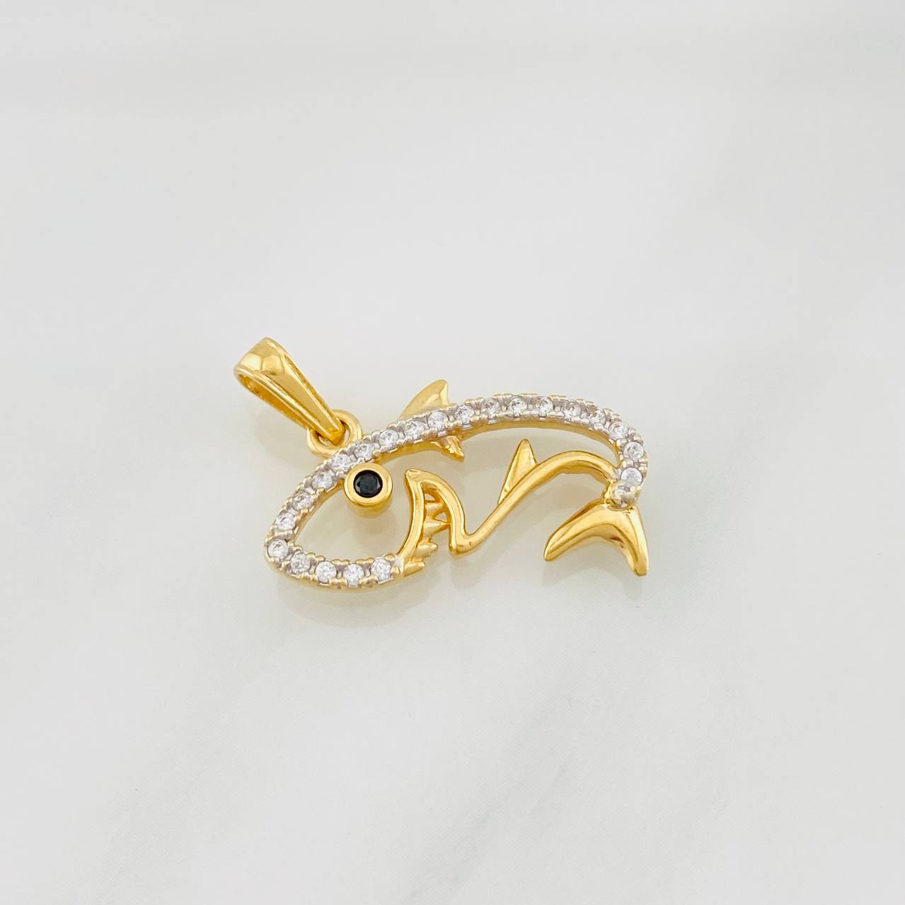 Dije Tiburon 1.5g / 3/4 in Oro Amarillo 18K