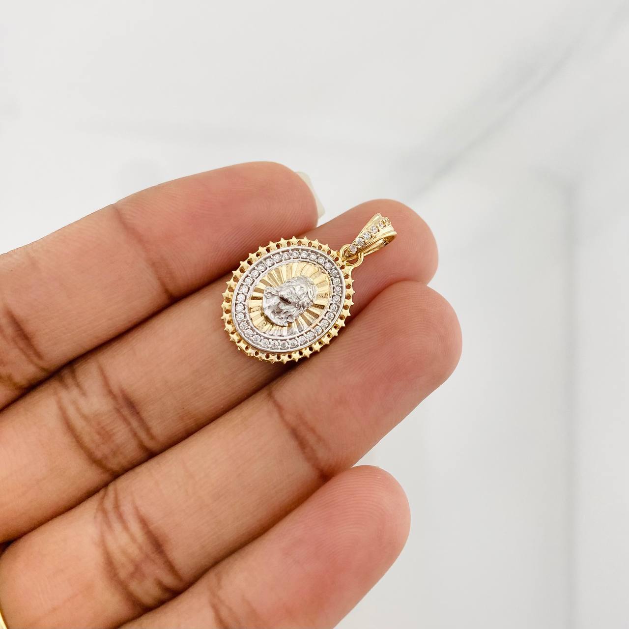 Dije Medalla Rostro Cristo 2.8g / 1 in Dos Oros Amarillo Blanco 18K