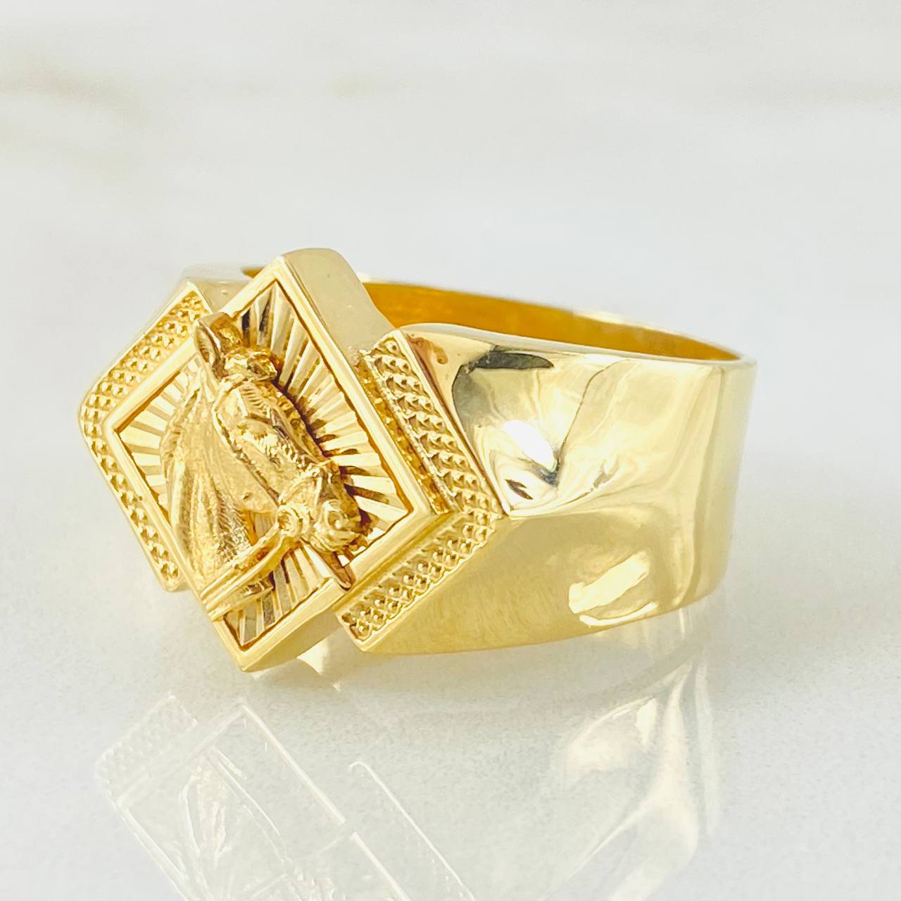 Anillo Rombo Caballo 6.55gr / T10 1/4 / Oro Amarillo 18K