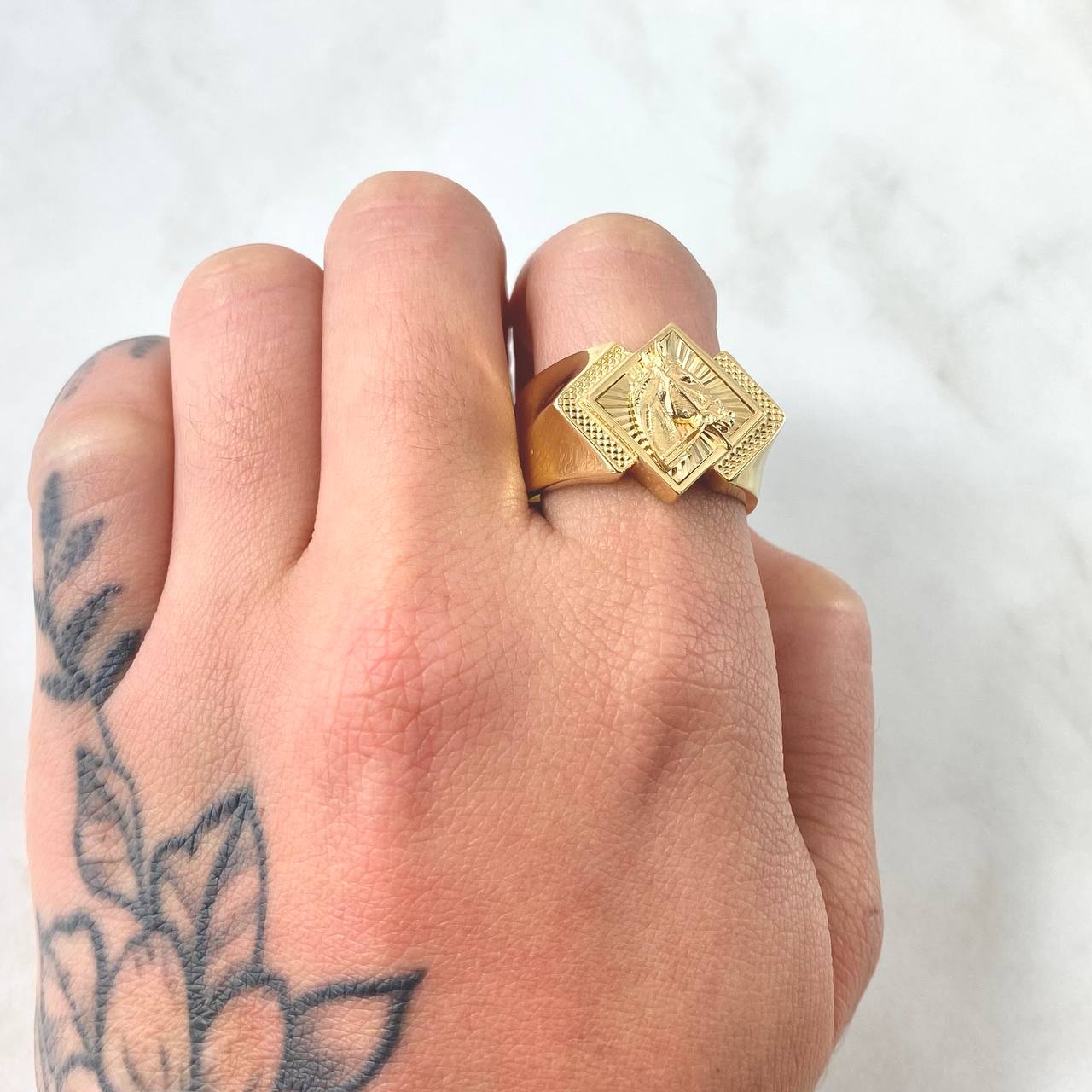 Anillo Rombo Caballo 6.55gr / T10 1/4 / Oro Amarillo 18K